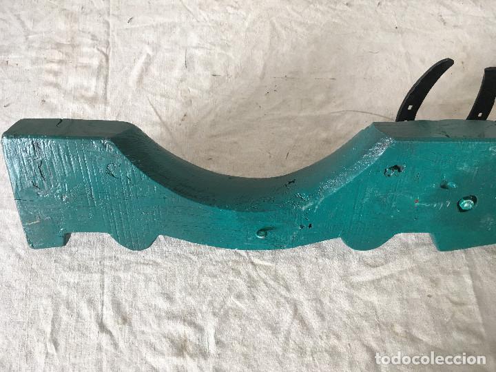 Antig&uuml;edades: YUGO CON HERRADURAS PARA PERCHA - Foto 11