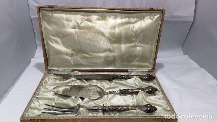 Antig&uuml;edades: Estuche de 3 piezas de trinchar plateadas. - Foto 2