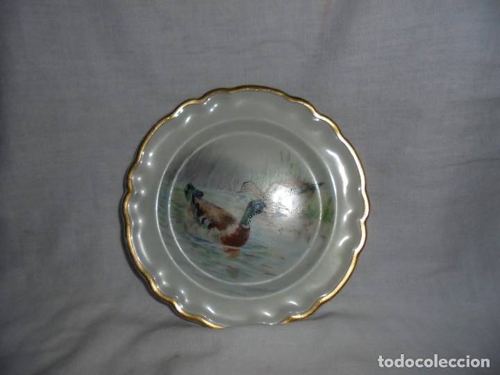 Antig&uuml;edades: PLATO DE LIMOGES CON ESCENA DE PATOS - Foto 1