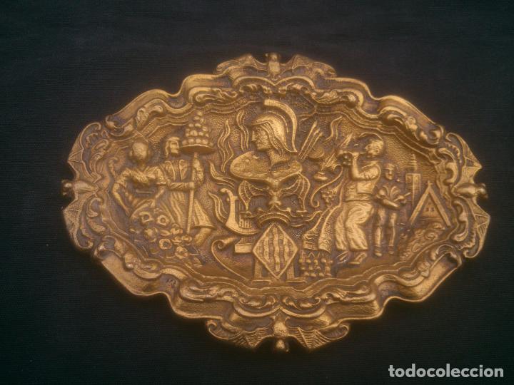 Antig&uuml;edades: BANDEJA DEDICADA A VALENCIA EN BRONCE - Foto 1