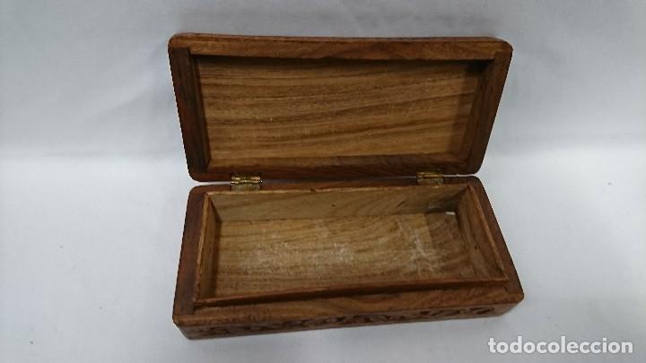 Antig&uuml;edades: CAJA DE MADERA LABRADA A MANO - Foto 2