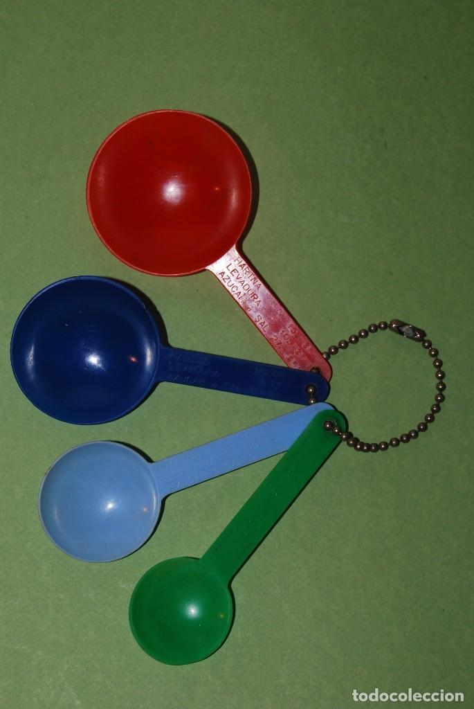 Antig&uuml;edades: CUCHARAS MEDIDORAS DE PL&Aacute;STICO - MEDIDOR DE COCINA - A&Ntilde;OS 50