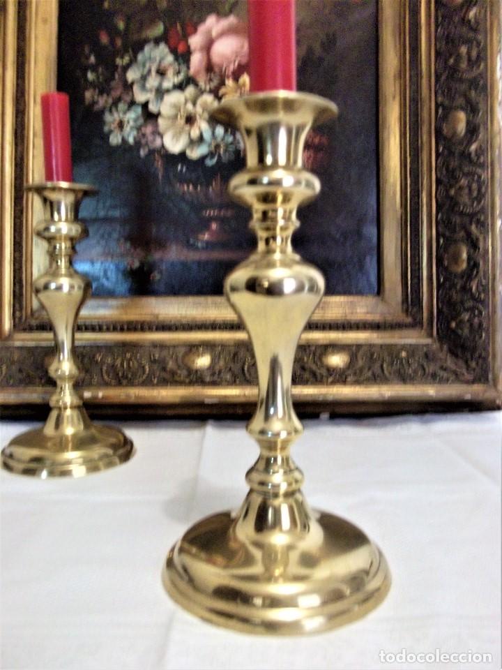 Antig&uuml;edades: pareja de candelabros bronce - Foto 1