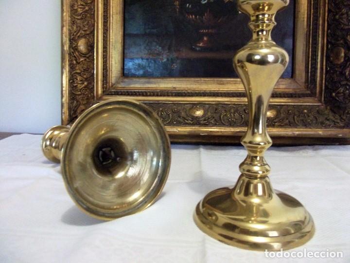 Antig&uuml;edades: pareja de candelabros bronce - Foto 2
