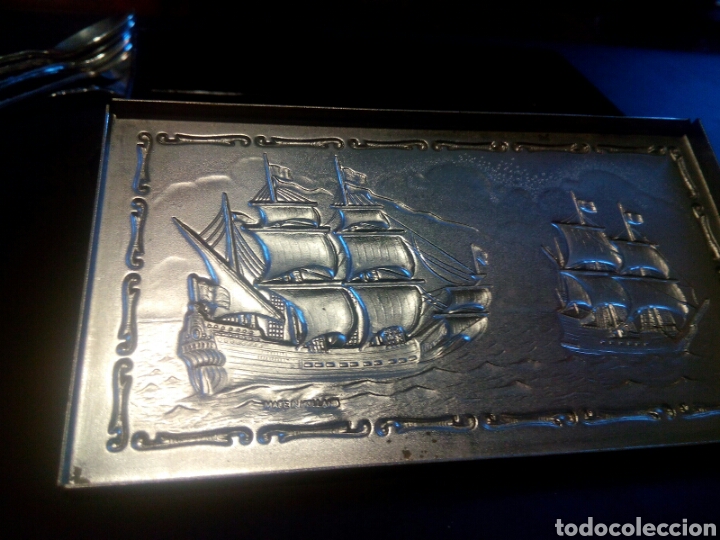 Antig&uuml;edades: Caja metalica con grabado - Foto 3