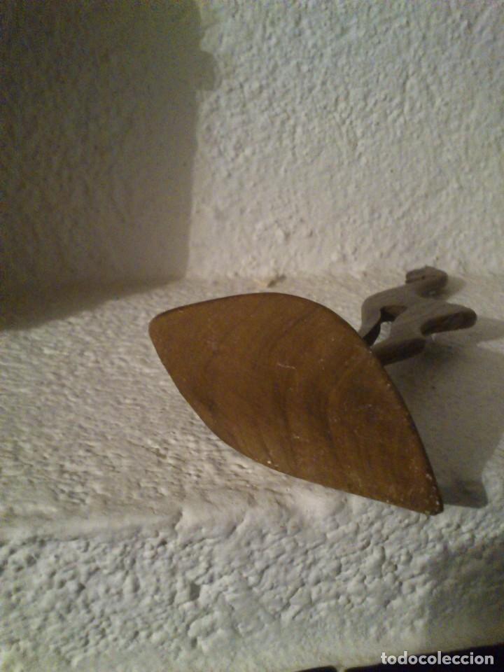 Antig&uuml;edades: CERVATILLO DE MADERA - Foto 3