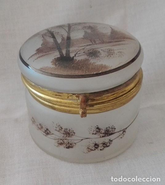 Antig&uuml;edades: CAJA JOYERO DE CRISTAL GLASEADO Y DECORADO CON PAISAJE CON CIERRE DE BRONCE