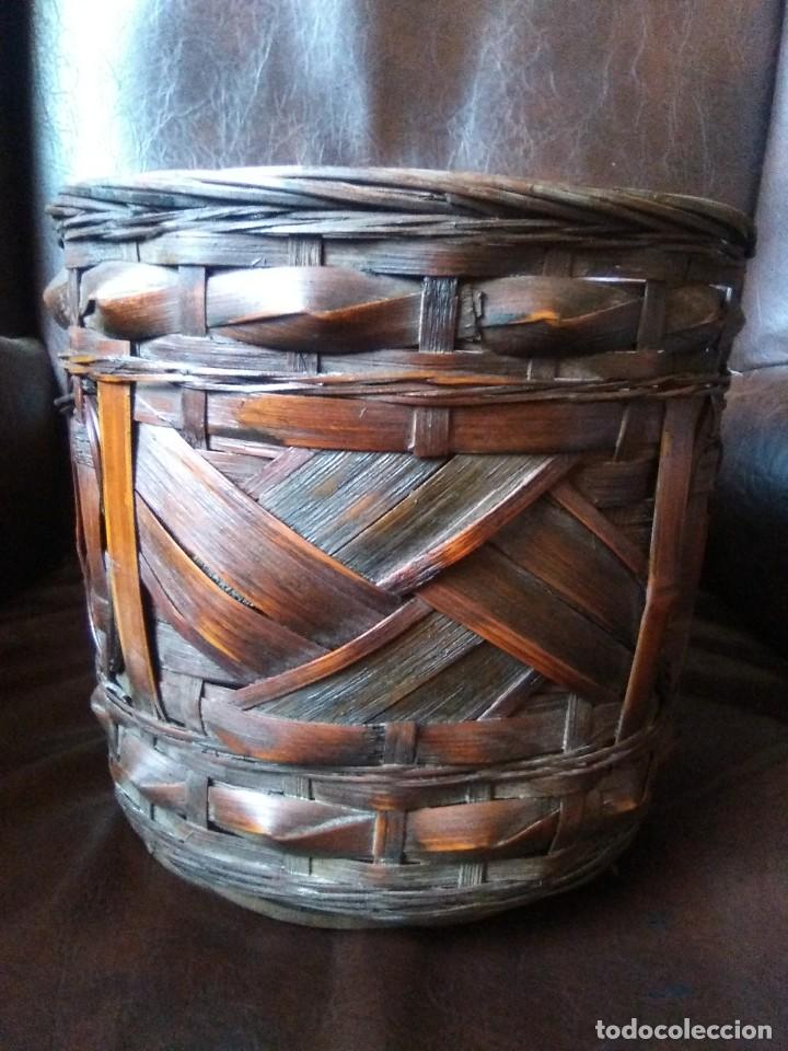 Antig&uuml;edades: Macetero de mimbre. - Foto 2