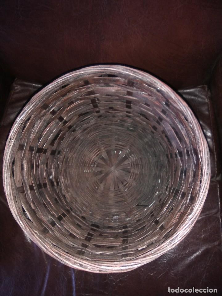 Antig&uuml;edades: Macetero de mimbre. - Foto 3