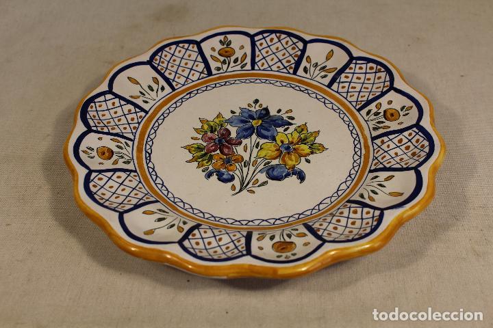 Antig&uuml;edades: plato de talavera - Foto 1