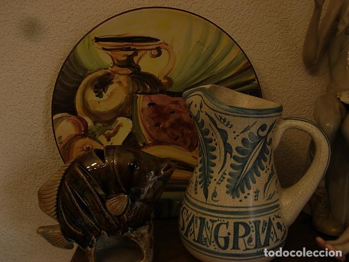 Antig&uuml;edades: TRES PIEZAS CERAMICA ARTESANAL.PLATO,JARRA Y PEZ ,