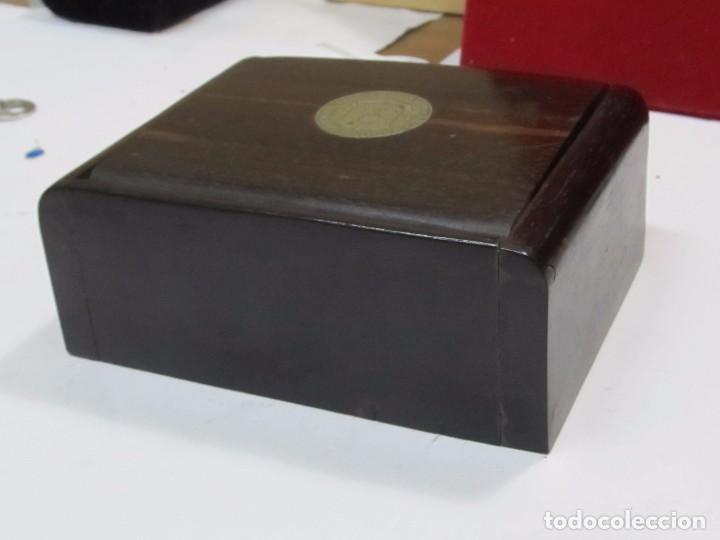Antig&uuml;edades: CAJA DE MADERA CON MONEDA FILIPINA - Foto 4