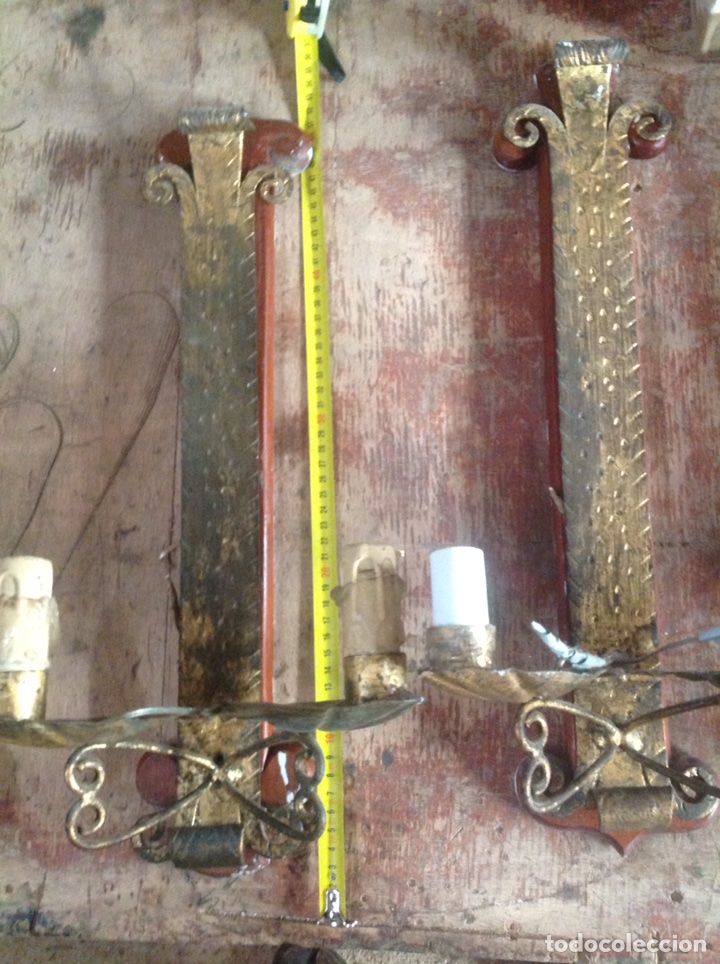 Antig&uuml;edades: Antiguos Apliques de metal sobre base de madera - Foto 2