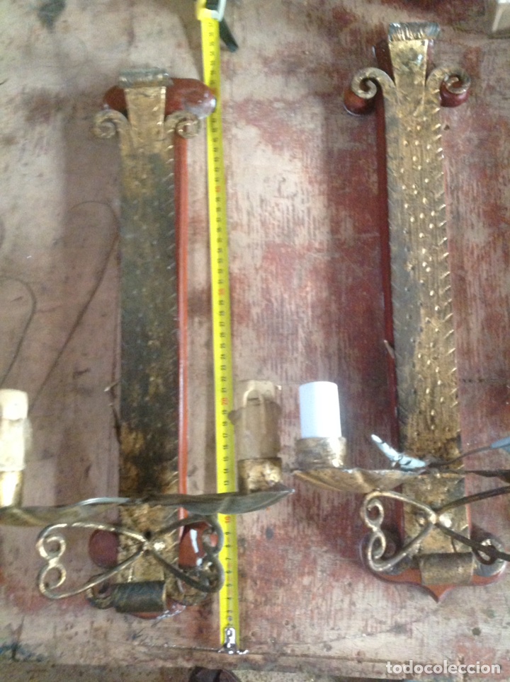 Antig&uuml;edades: Antiguos Apliques de metal sobre base de madera - Foto 3