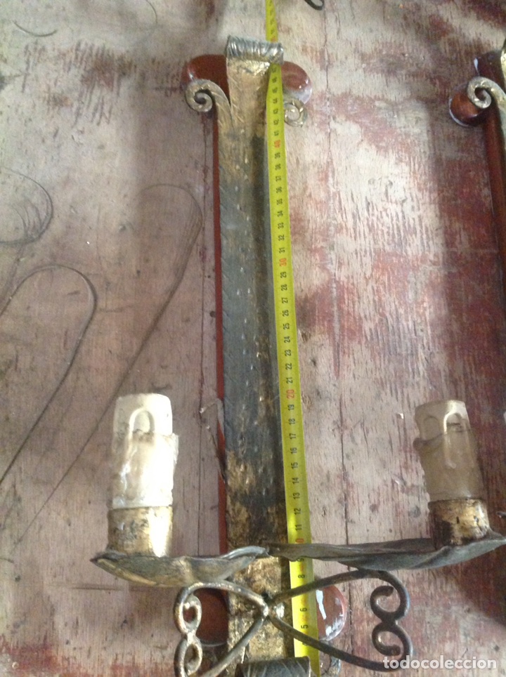 Antig&uuml;edades: Antiguos Apliques de metal sobre base de madera - Foto 4