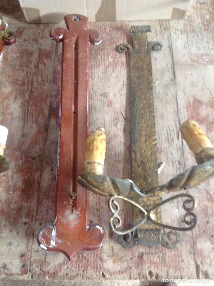 Antig&uuml;edades: Antiguos Apliques de metal sobre base de madera - Foto 7