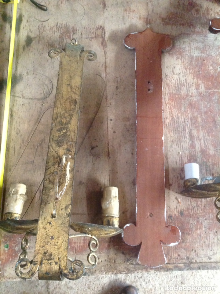 Antig&uuml;edades: Antiguos Apliques de metal sobre base de madera - Foto 12