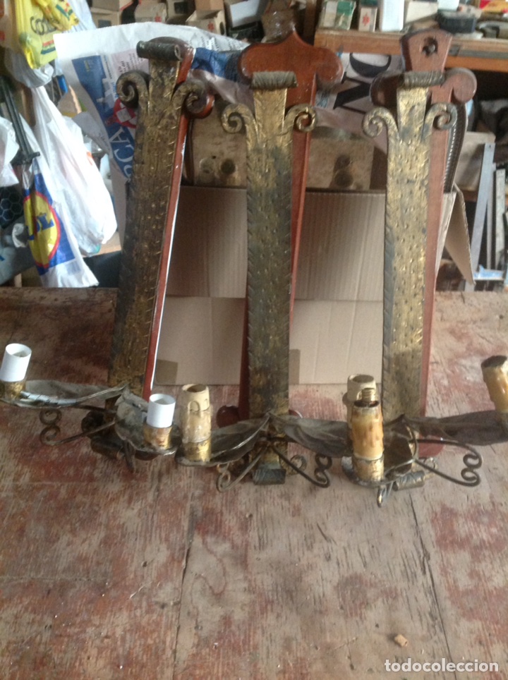 Antig&uuml;edades: Antiguos Apliques de metal sobre base de madera - Foto 13