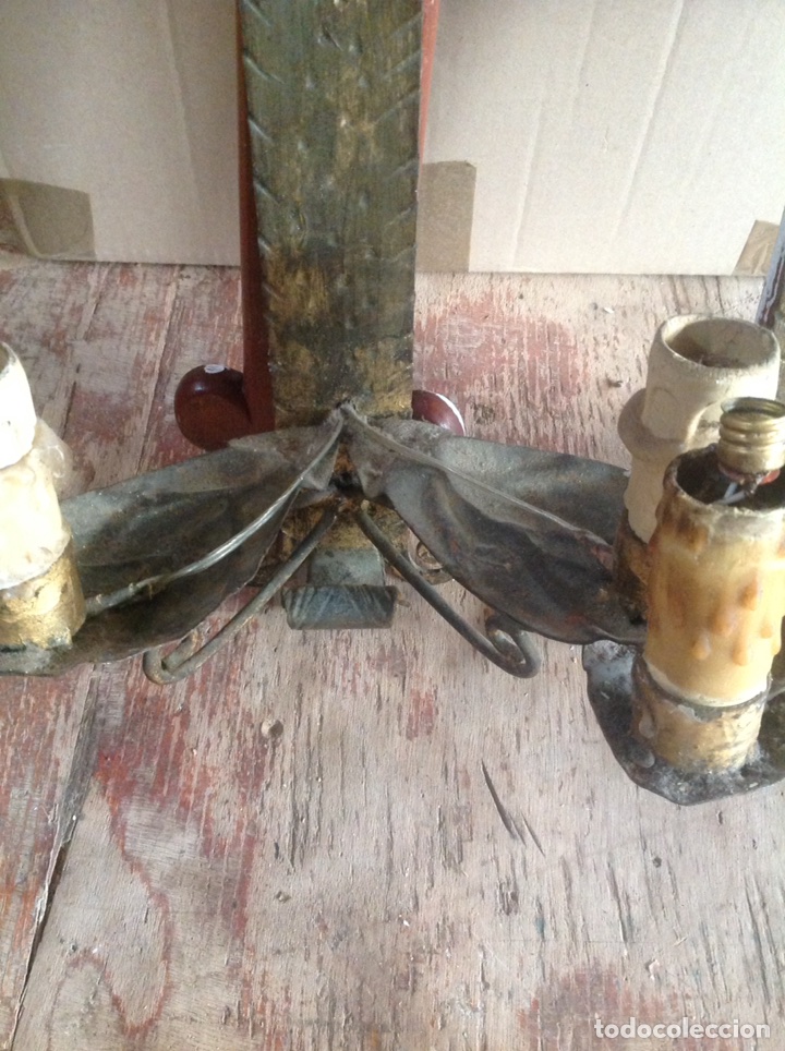 Antig&uuml;edades: Antiguos Apliques de metal sobre base de madera - Foto 15