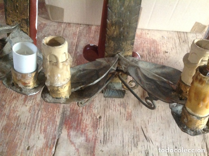 Antig&uuml;edades: Antiguos Apliques de metal sobre base de madera - Foto 17