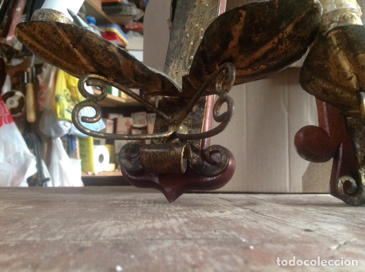 Antig&uuml;edades: Antiguos Apliques de metal sobre base de madera - Foto 18