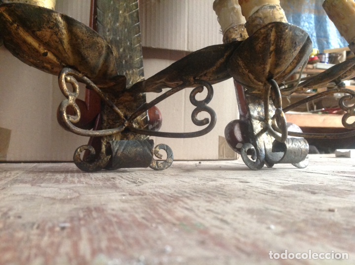 Antig&uuml;edades: Antiguos Apliques de metal sobre base de madera - Foto 19