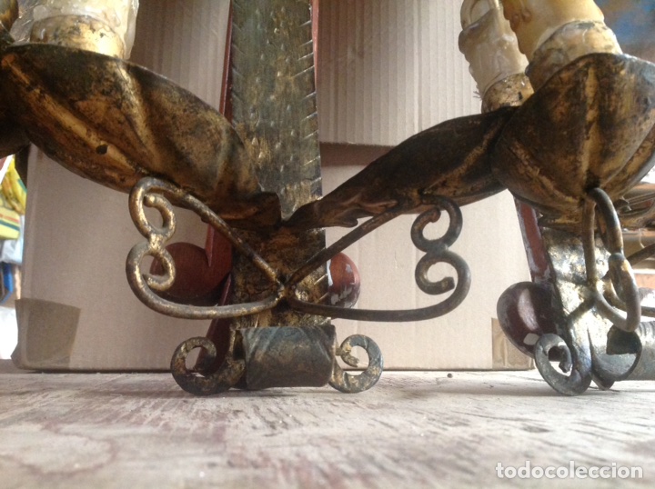 Antig&uuml;edades: Antiguos Apliques de metal sobre base de madera - Foto 20