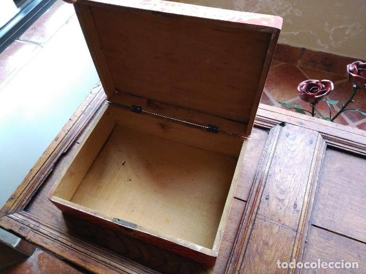 Antig&uuml;edades: Antigua caja de madera - Foto 2