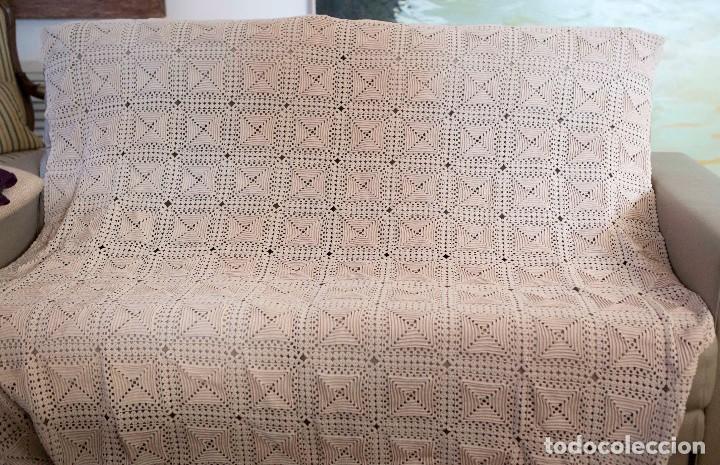 Antig&uuml;edades: Colcha de ganchillo para cama de 90. - Foto 1