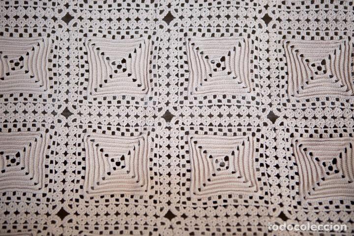 Antig&uuml;edades: Colcha de ganchillo para cama de 90. - Foto 2