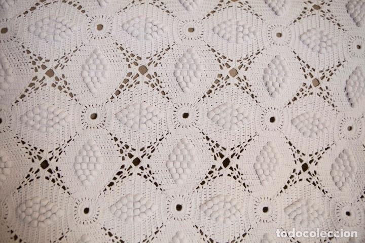 Antig&uuml;edades: Colcha de ganchillo para cama de 90. - Foto 2
