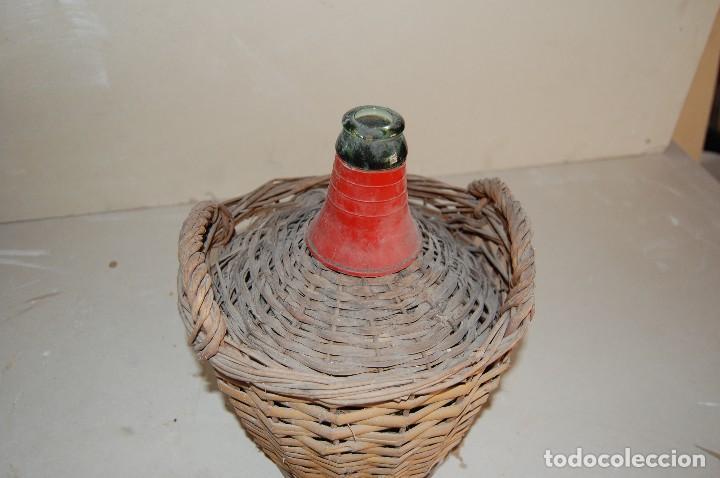 Antig&uuml;edades: Damajuana mimbre zona La Mancha - Foto 2