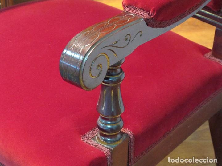Antig&uuml;edades: IMPECABLE CONJUNTO CAOBA DOS SILLONES Y UN SOF&Aacute; - Foto 4