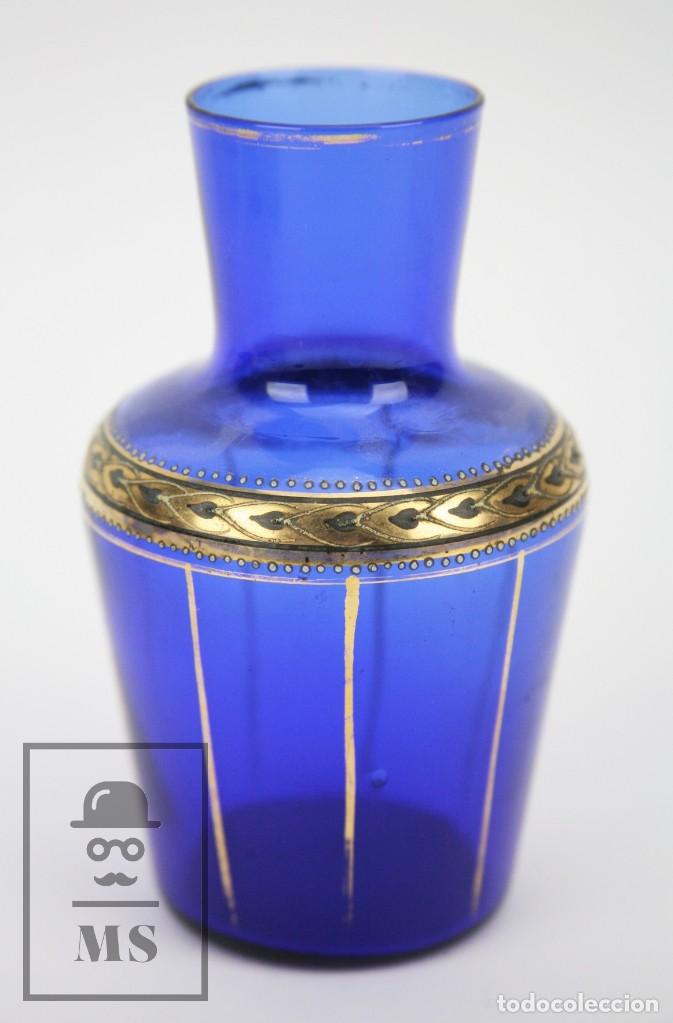 Oggetti Antichi: Jarr&oacute;n de Vidrio / Cristal Tintado en Azul Cobalto - Detalles Dorados - Medidas 9 x 9 x 16 cm