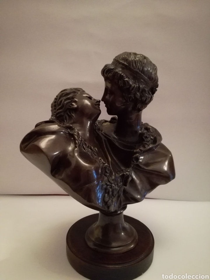 Antiguidades: Escultura de bronce''El Beso''.