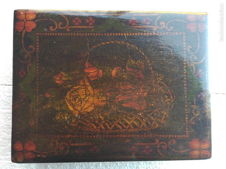 Antig&uuml;edades: Caja de madera con espejo - Foto 1
