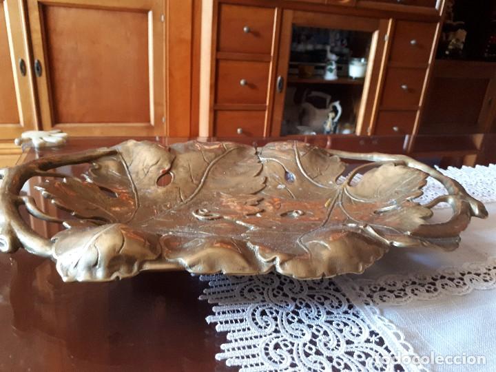 Antig&uuml;edades: antiguo centro de mesa de bronce - Foto 1