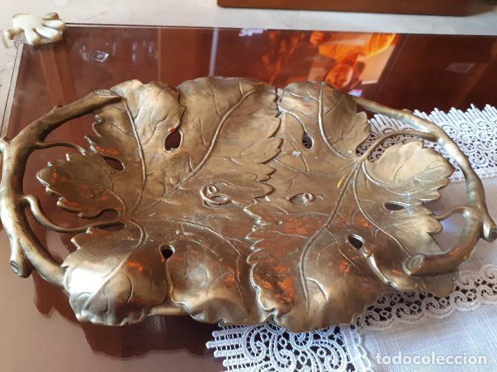 Antig&uuml;edades: antiguo centro de mesa de bronce - Foto 2