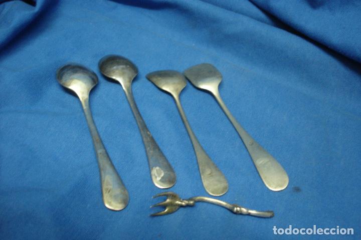 Antig&uuml;edades: 4 CUCHARILLAS Y UN MINI TENEDOR - Foto 3