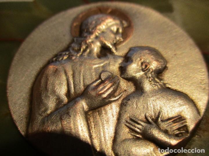 Antig&uuml;edades: agua benditera de onix y lat&oacute;n - Foto 3