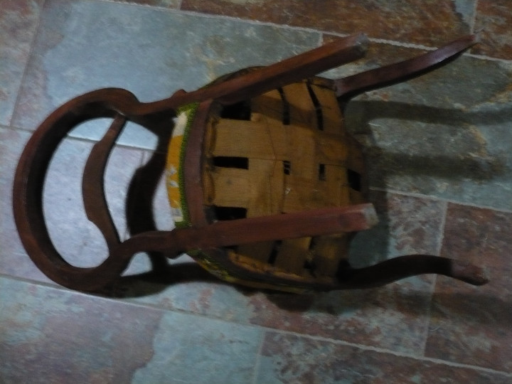 Antig&uuml;edades: Silla isabelina de nogal - Foto 4