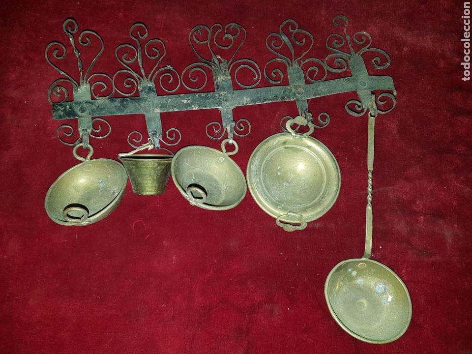 Antig&uuml;edades: Antigua espetera cacharros laton - Foto 1