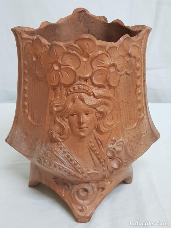 Antig&uuml;edades: Macetero modernista de terracota. c. 1900 - Foto 1