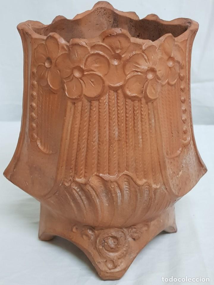 Antig&uuml;edades: Macetero modernista de terracota. c. 1900 - Foto 2