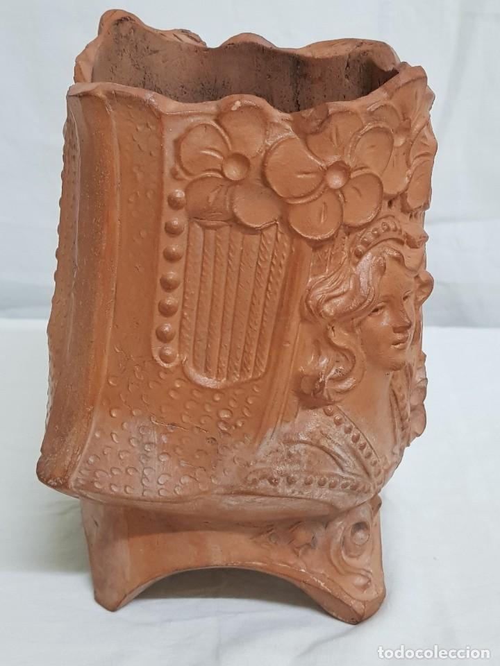 Antig&uuml;edades: Macetero modernista de terracota. c. 1900 - Foto 6