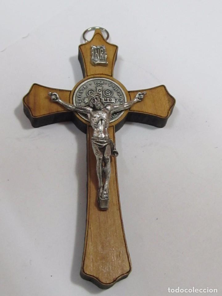 Antig&uuml;edades: CRUZ DE MADERA CON CRISTO PLATEADO - Foto 1