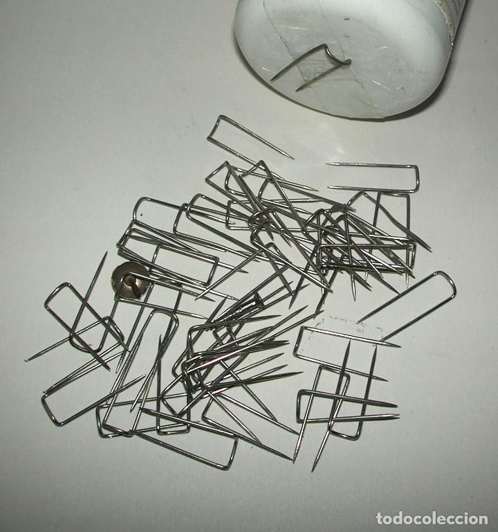 Antig&uuml;edades: AGUJAS PARA SUJETAR LAS TELAS PROTECTORAS DE LOS SILLONES. - Foto 1