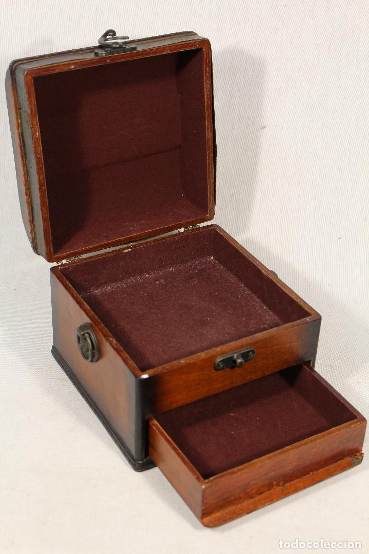 Antig&uuml;edades: caja joyero en madera - Foto 2