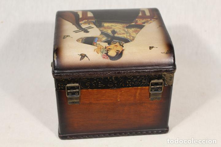 Antig&uuml;edades: caja joyero en madera - Foto 5