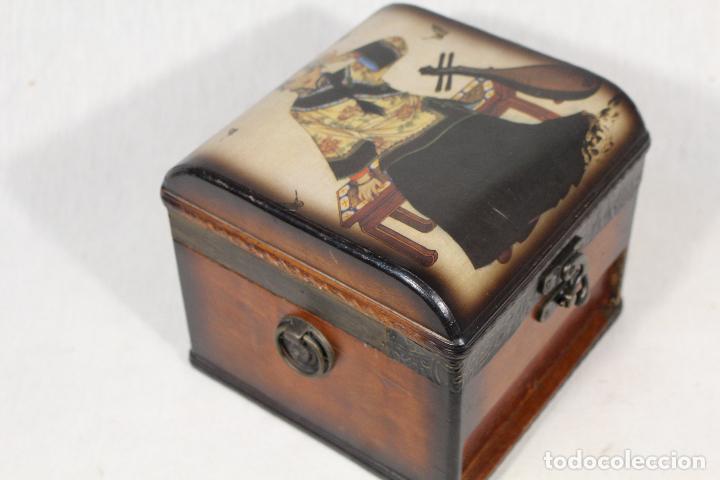 Antig&uuml;edades: caja joyero en madera - Foto 6